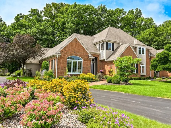 2835 W Golf CIRCLE, Mequon, WI 53092