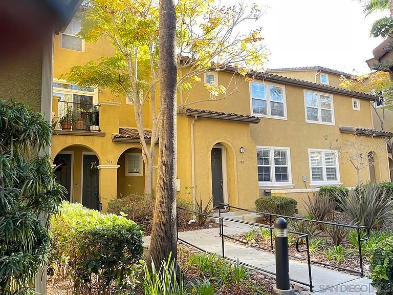 708 Portside Pl — Photo 5