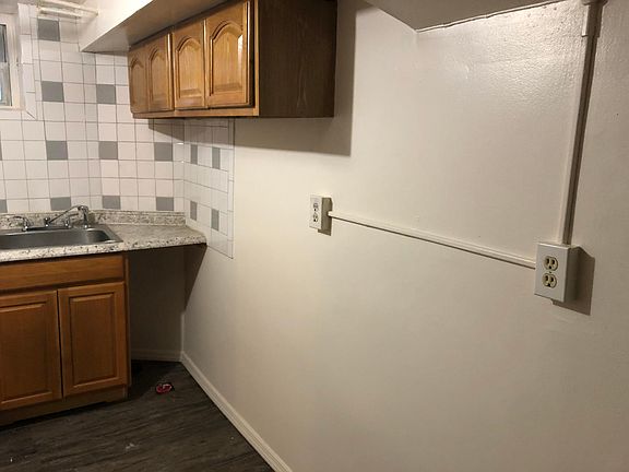 3rd image of 63 Livingston Ave Floor 1