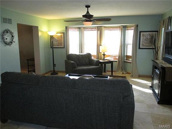 3rd image of 15 Glen Eagle Ct
