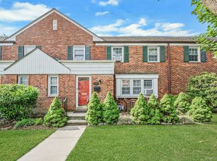 124 Robins Rd #124, New Rochelle, NY 10801