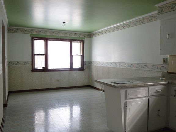 3rd image of 589 Exchange Ave