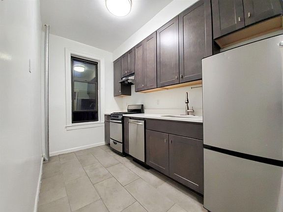 2nd image of 4816 46th St APT B2