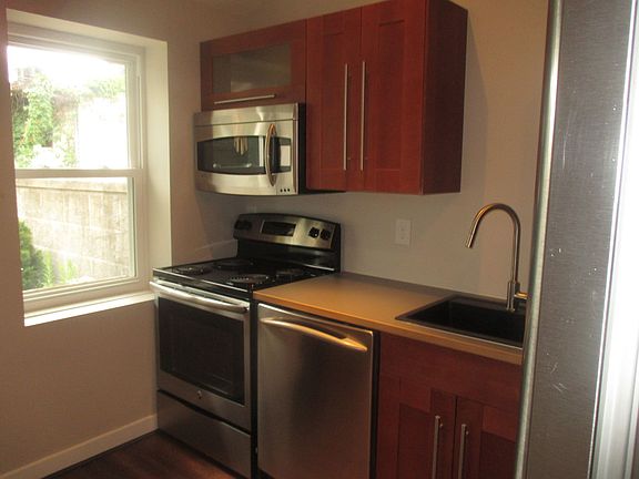 5th image of 1911 E Pratt St