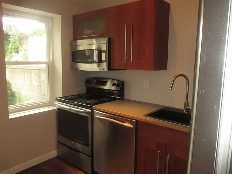 1911 E Pratt St — Photo 5