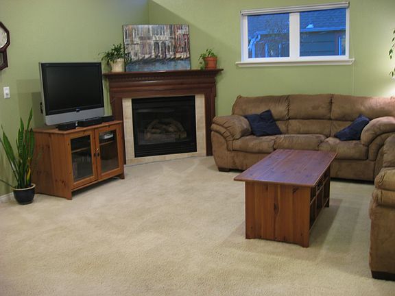 Living Room w/ Gas Fireplace