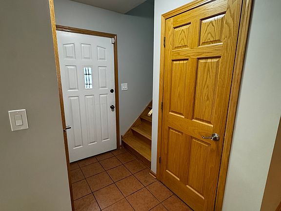 3rd image of 786 Greenwood Rd