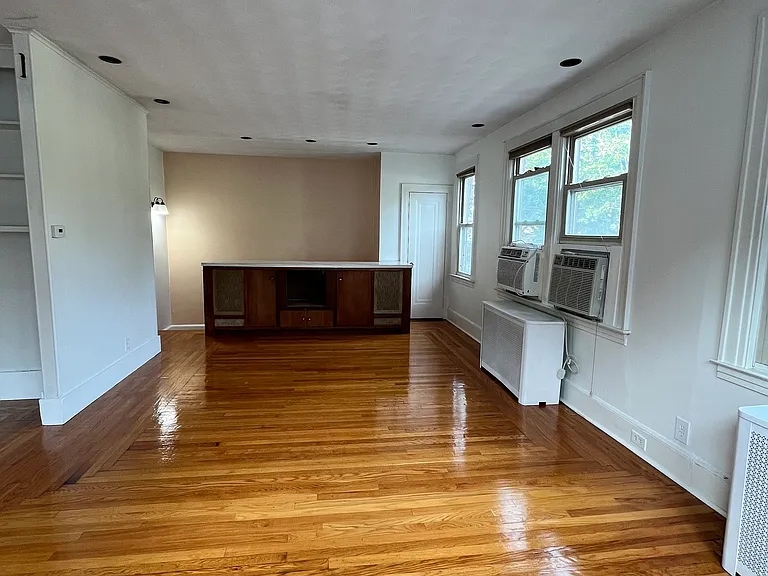 30 Coram St #2 — Photo 4