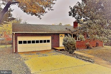 2nd image of 3117 Collie Ln
