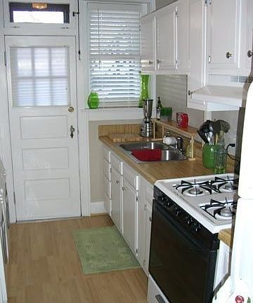 3rd image of 828 Gates Ave APT C1