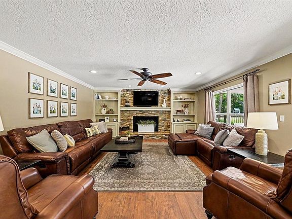 3rd image of 16502 Offenhaur Rd