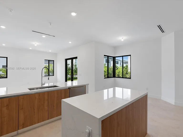 19602 NE 14th Ct — Photo 45