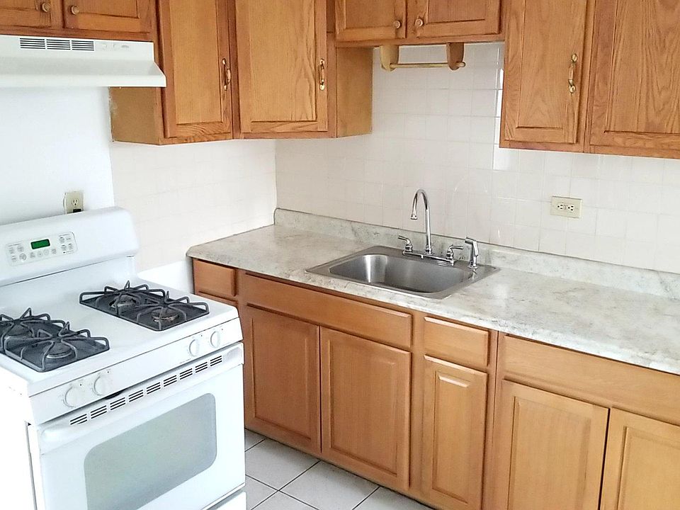 1st image of 1456 N Avers Ave #2R