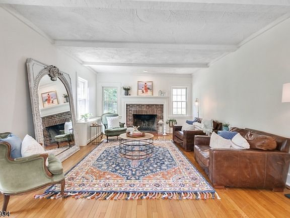 4th image of 453 Melrose Pl