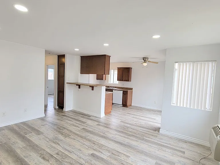 966 S Sunshine Ave — Photo 1