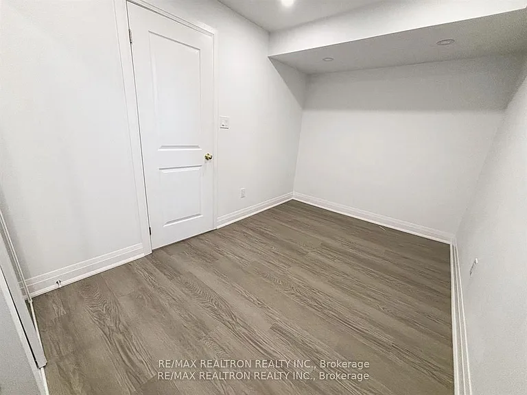 225 Webb St #BASEMENT — Photo 8