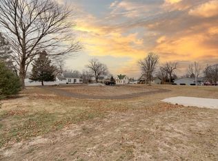 307 S High St, Le Roy, IL