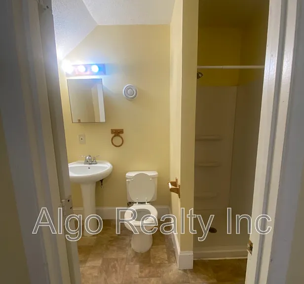 2117 Ilion Ave N — Photo 13