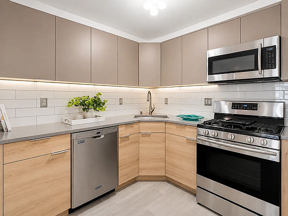 4th image of 62A Bainbridge St #1A