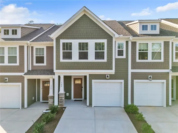 142 Shager Pl, Travelers Rest, SC 29690