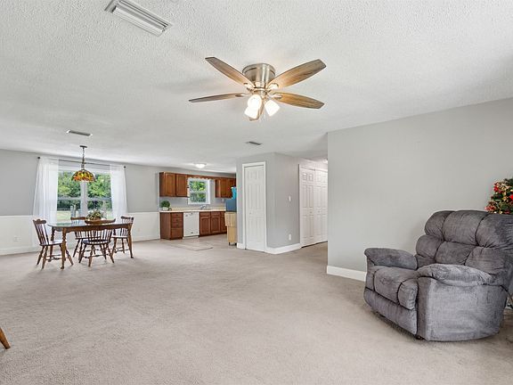 4th image of 44073 Oakwood Ln