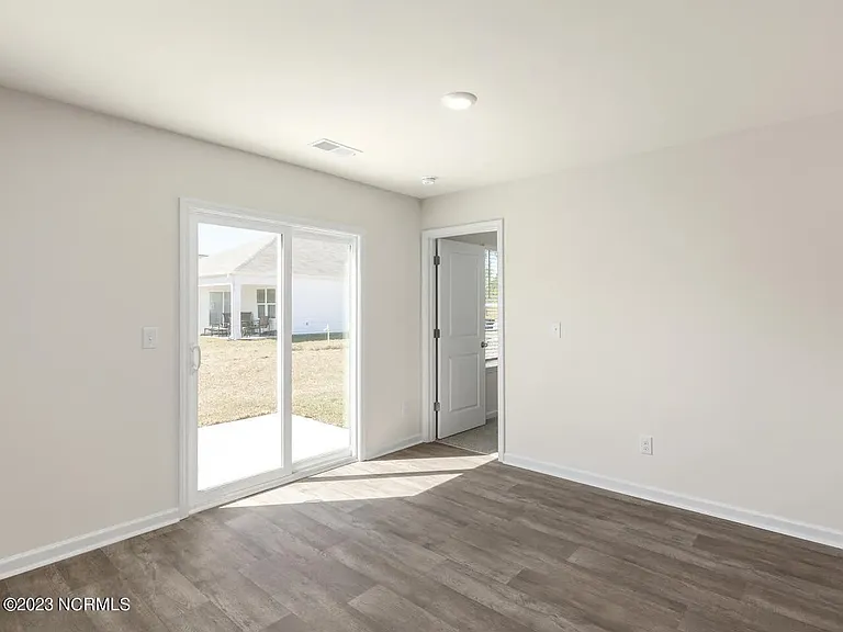 E Highcroft Dr — Photo 10
