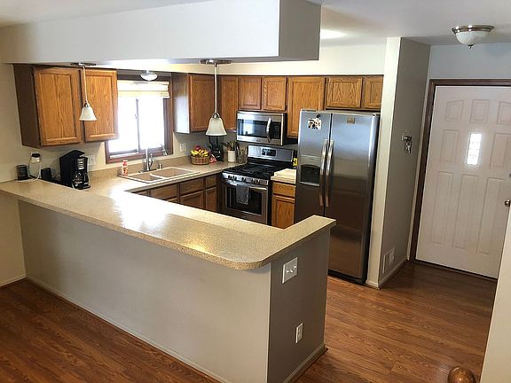 2nd image of 6121 Hinckley St