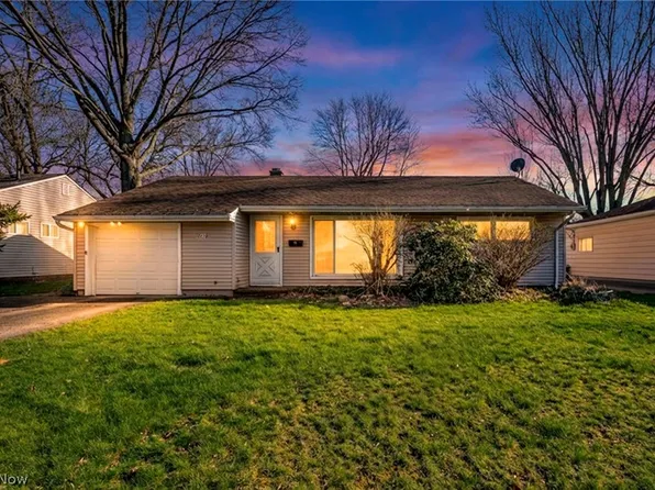 9019 Newkirk Dr, Parma Heights, OH 44130