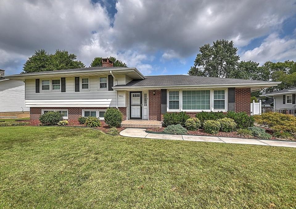 1st image of 2221 Hermitage Dr