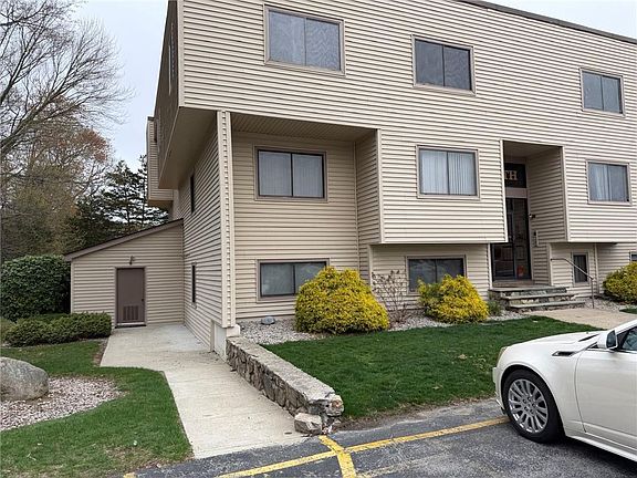 2nd image of 196 Old River Rd S #5C