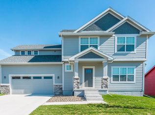 961 Bridgeview St, Polk City, IA 50226