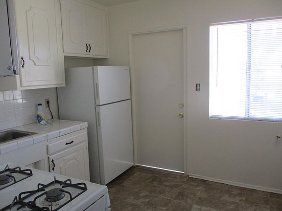 5th image of 443 Flower St APT D