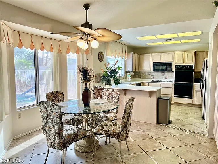 2404 Floyd Ct — Photo 8