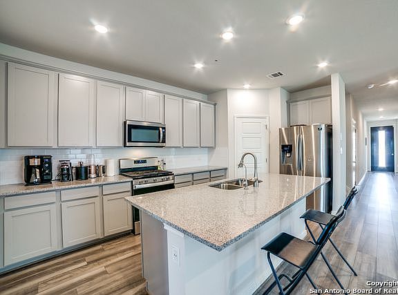 5th image of 1560 Arcadian Lily St