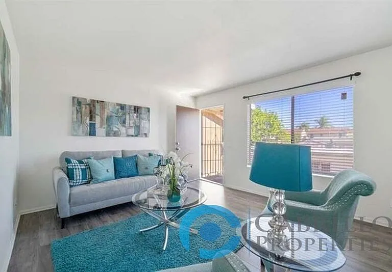 4523 Winona Ave #B — Photo 5