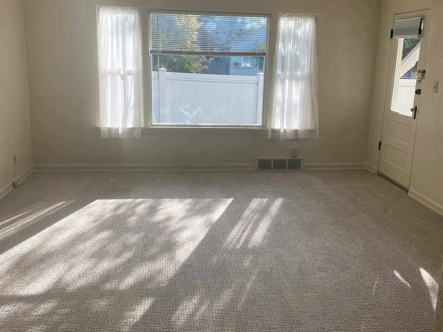 1 bed, 750 sqft, $1,250 — Photo 3