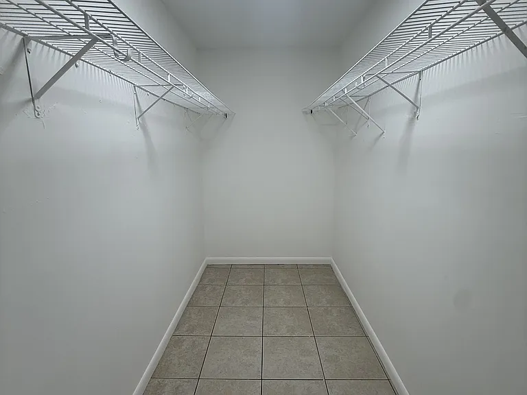 2916 NW 55th Ave #1B — Photo 2