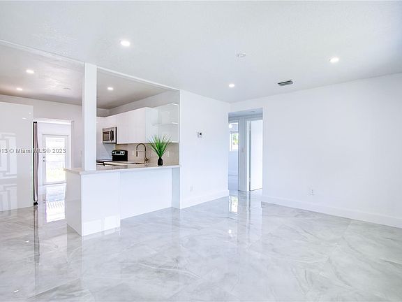 4th image of 2551 SW 53rd Ave