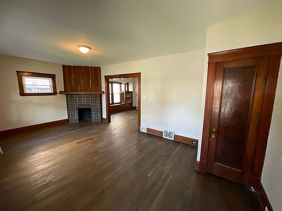 4th image of 10111 Almira Ave