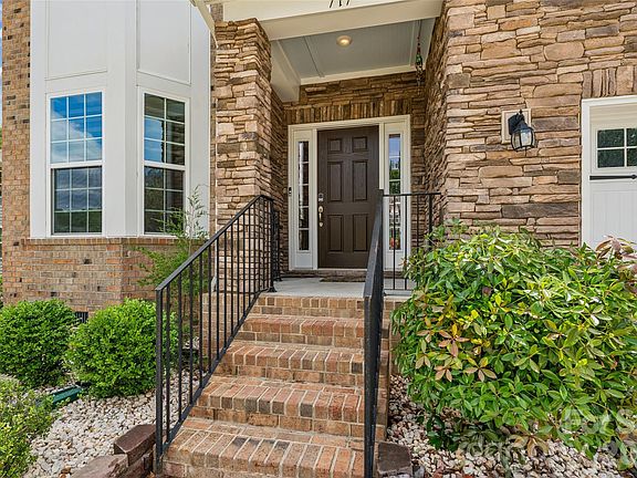 5th image of 717 Laurel Oaks Ct