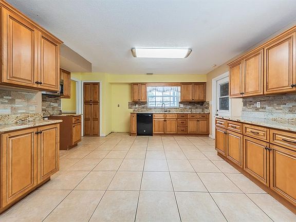 4th image of 1700 Duncan Ct