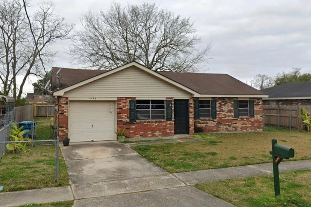 3 bed, 1400 sqft, $1,650 — Photo 1