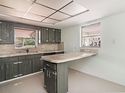 4th image of 701 N Ocean Breeze
