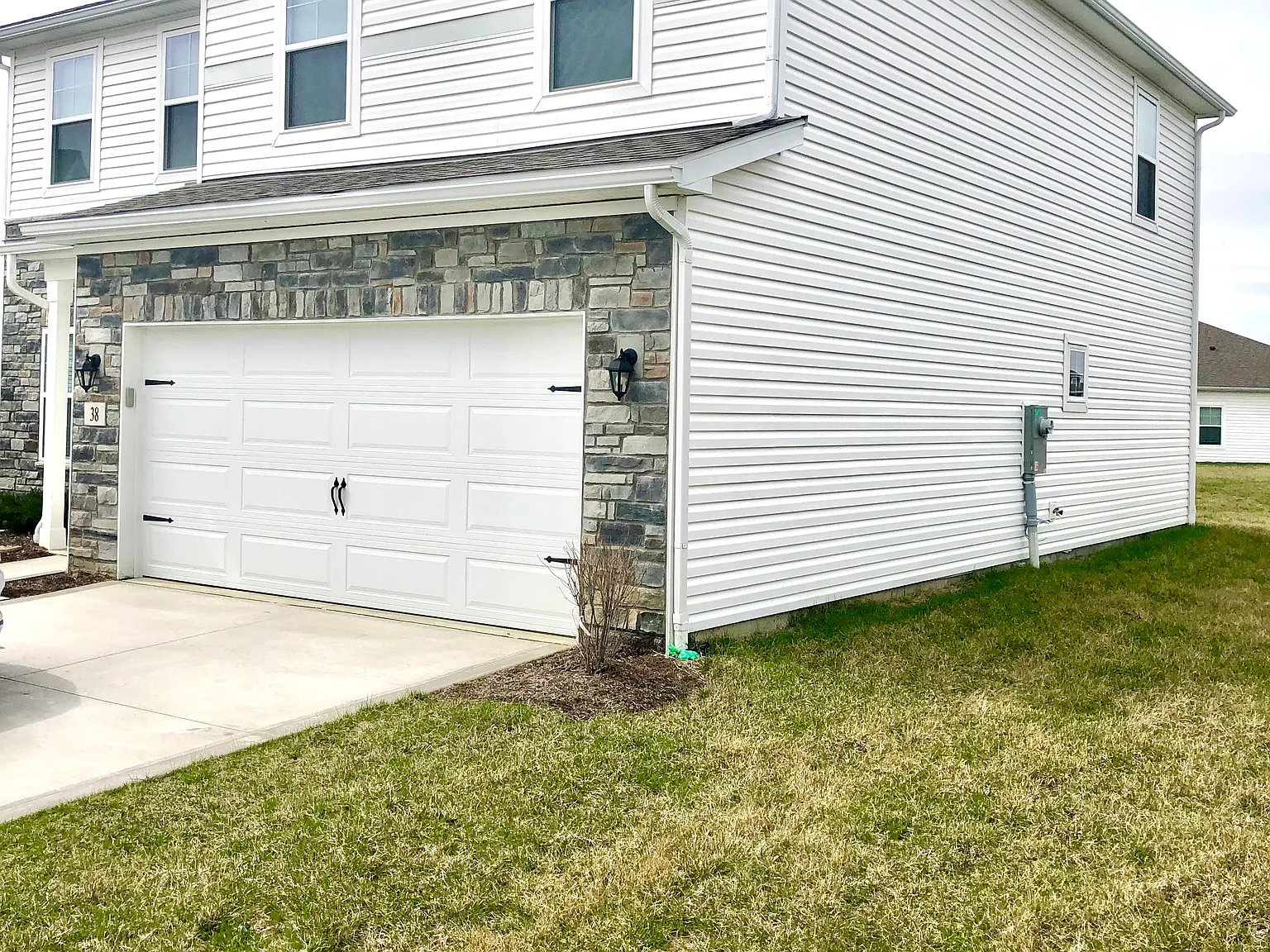 4 bed, 2.5 bath, 2155 sqft, $2,750 — Photo 2