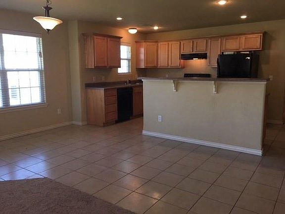 3rd image of 1003 Kensington Dr