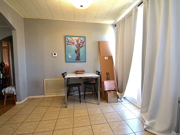 3rd image of 806 N Crockett Street