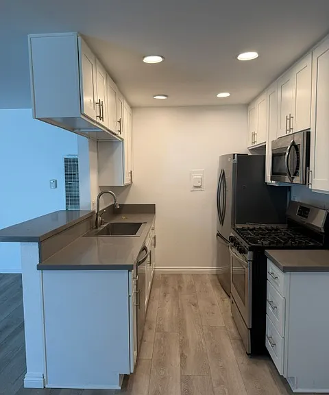 441 W Burchett St — Photo 30
