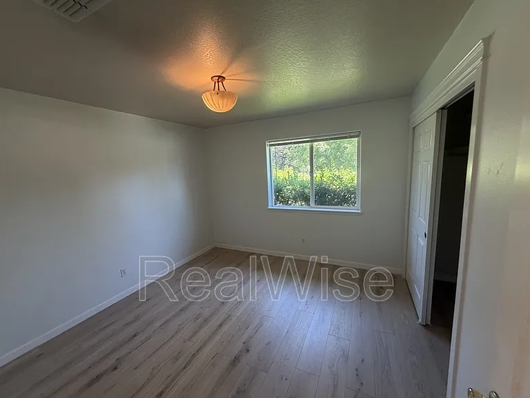 1388 Kellenbeck Ave — Photo 5