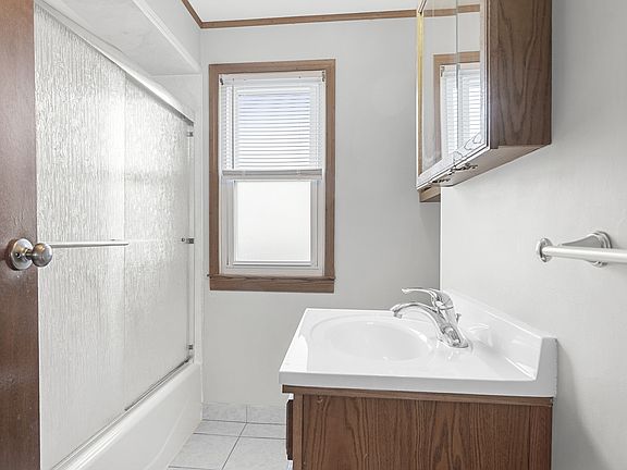 4th image of 1278 Oxford Ct