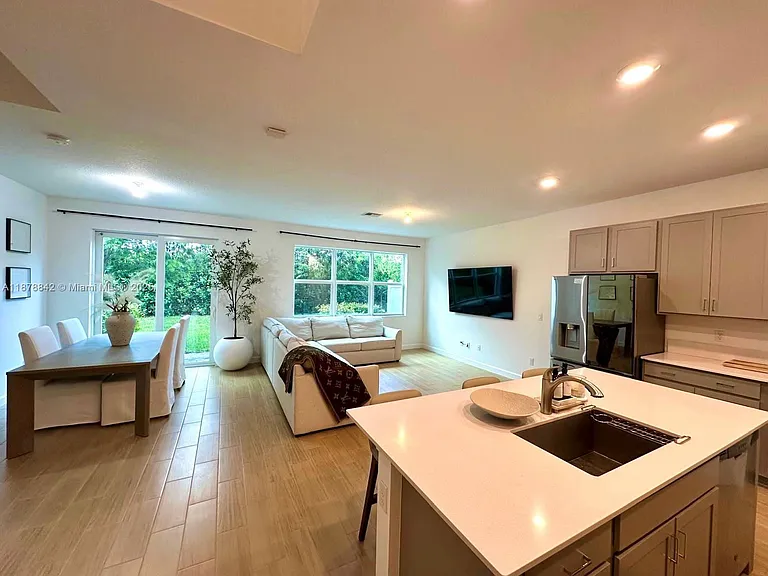 9045 Zevon Ct — Photo 8
